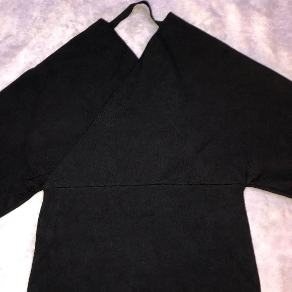 Elegant Black Women's Dress - Picture 4 of 15